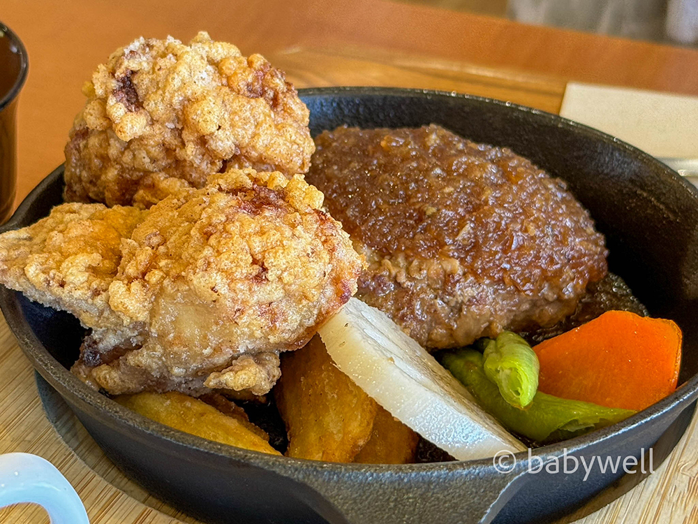 ハンバーグ定食＋唐揚げ定食の内容