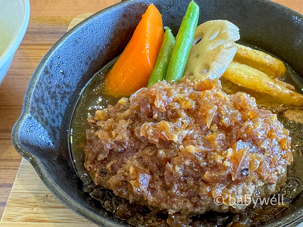 自家製ジャポネソースがけのハンバーグ